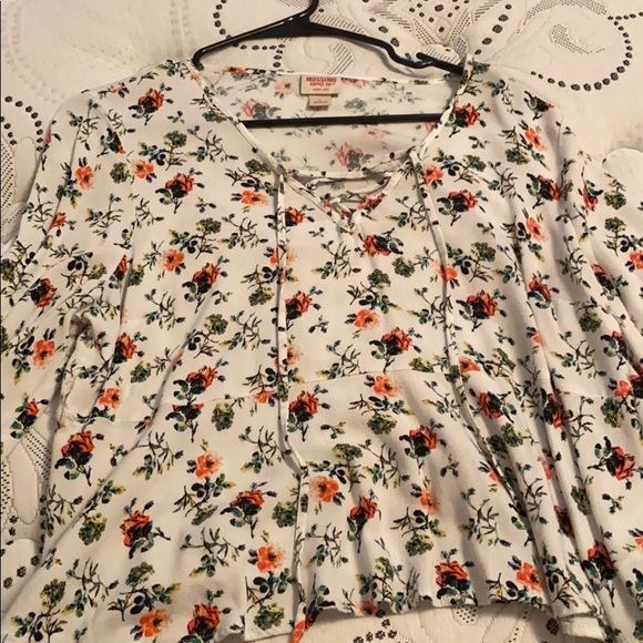 Tops - Picture 5 of 8